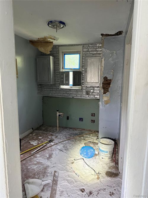 20057 Hanna St, Detroit, MI, 48203-1287 | Card Image