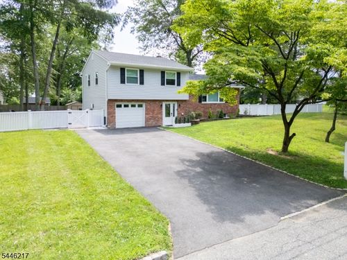 32 Headley Ave, Morris Plains, NJ, 07950-2608 | Card Image