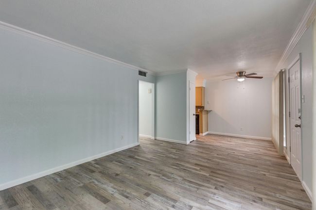 411 S Dooley St, Condo with 10 bedrooms, 5 bathrooms and 8 parking in Grapevine TX | Image 6