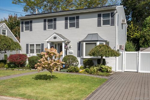 65 Harriet Rd, North Babylon, NY, 11703-4704 | Card Image