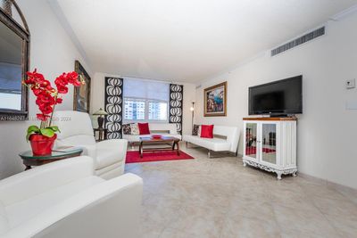 633 - 2501 S Ocean Dr, Condo with 1 bedrooms, 1 bathrooms and null parking in Hollywood FL | Image 2