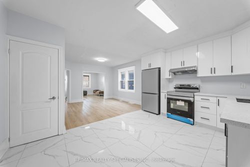 8 Leeds St, Hamilton, ON, L8L6W8 | Card Image