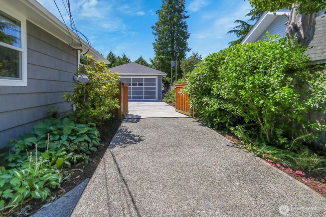 11729 Phinney Ave N, House other with 4 bedrooms, 2 bathrooms and 2 parking in Seattle WA | Image 24