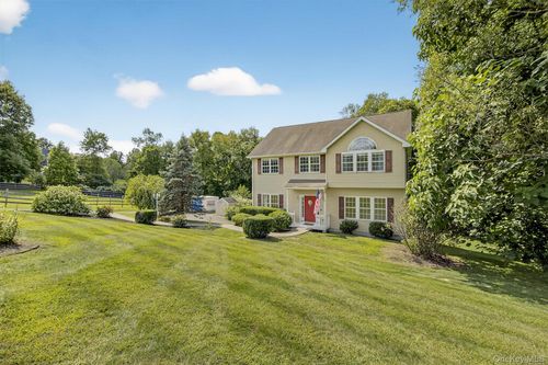 22 Dwaarkill Farms Ct, Pine Bush, NY, 12566-6403 | Card Image