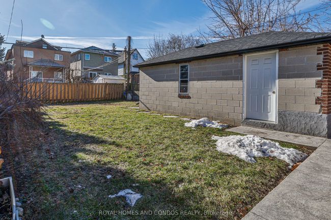 1075 Glengrove Ave, House other with 4 bedrooms, 3 bathrooms and 4 parking in North York ON | Image 36