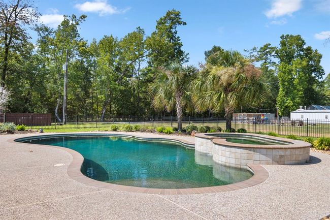 20585 Highway 146 N, Home with 3 bedrooms, 3 bathrooms and 3 parking in Liberty TX | Image 24