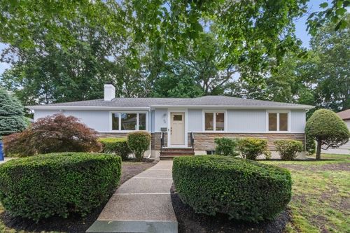 94 Selwyn Rd, Newton, MA, 02461-2143 | Card Image
