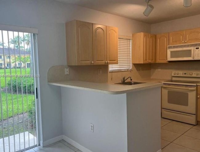 UNIT-104 - 3395 Ne 9 Th St, Condo with 3 bedrooms, 2 bathrooms and null parking in Homestead FL | Image 7
