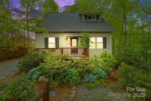 102 Altamahaw Ave, Black Mountain, NC, 28711-2702 | Card Image