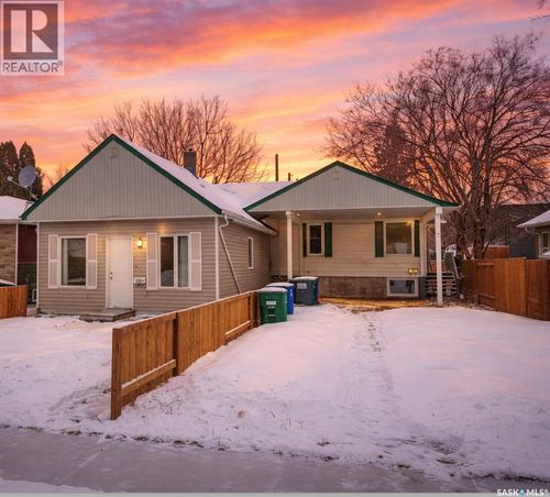 810 31st St W, Saskatoon, SK, S7L0R8 | Card Image