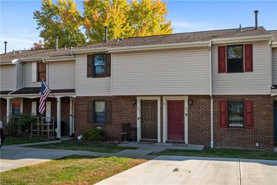 405 Brookside Ct, Townhouse with 2 bedrooms, 1 bathrooms and 2 parking in Seven Fields Boro PA | Image 1