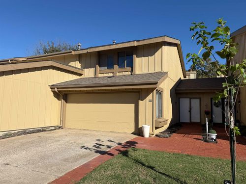 8201 E Harry #902, Wichita, KS, 67207 | Card Image