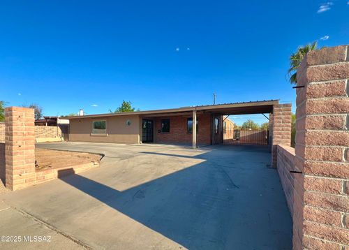2838 E Beverly Dr, Tucson, AZ, 85716-5717 | Card Image