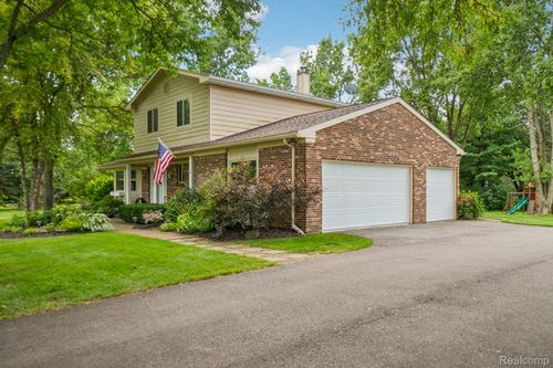 8127 Sleepy Time Ct, Clarkston, MI, 48348-2653 | Card Image