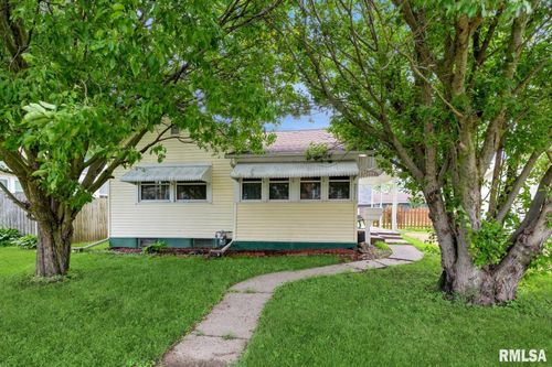 2511 N 4th St, Clinton, IA, 52732-2252 | Card Image