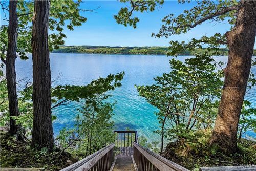 1647 Neoga Clfs, Skaneateles, NY, 13152-8937 | Card Image
