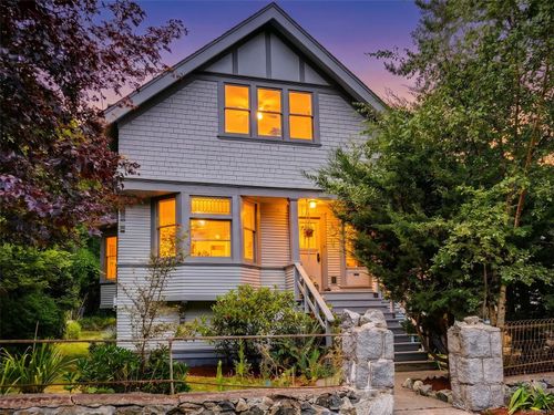 1561/1563 Gladstone Ave, Victoria, BC, V8R1S4 | Card Image