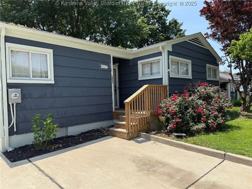 1524 Fenton Cir, Nitro, WV, 25143-2324 | Card Image