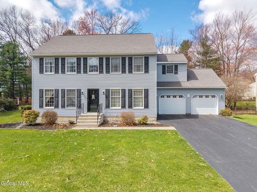 18 Hiawatha Dr, Clifton Park, NY, 12065-7724 | Card Image
