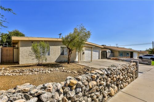 5304 Mountain View Dr, Las Vegas, NV, 89146-1314 | Card Image