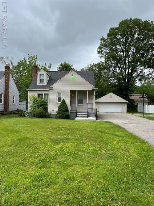 19490 Goldwin St, Southfield, MI, 48075-7222 | Card Image