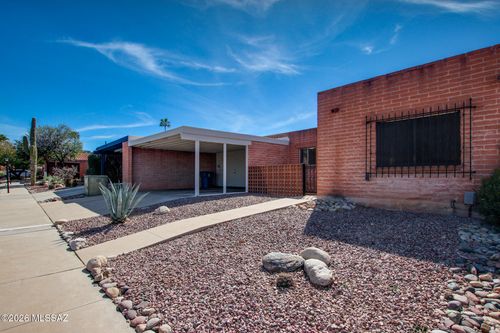 121 W Vista Grande Dr, Tucson, AZ, 85704-6034 | Card Image