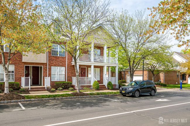 52 Central Square Park, Townhouse with 2 bedrooms, 2 bathrooms and null parking in Metuchen NJ | Image 4