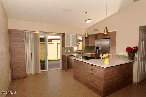 12-1320 E Bethany Home Rd, Phoenix, AZ, 85014-2048 | Card Image