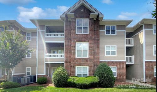 9810 Campus Walk Ln, Charlotte, NC, 28262-1907 | Card Image