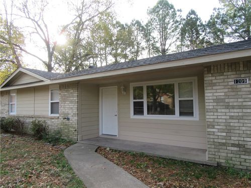 1209 S Prospect Cir, Siloam Springs, AR, 72761-4566 | Card Image