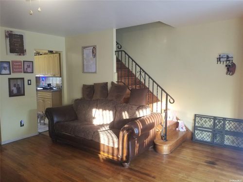 15 Williams Ct, Far Rockaway, NY, 11691-5161 | Card Image