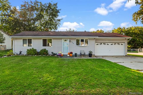 574 Metcalf Dr, Imlay City, MI, 48444-1433 | Card Image