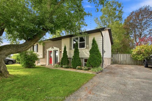 445 Bay St, Port Perry, ON, L9L1M7 | Card Image
