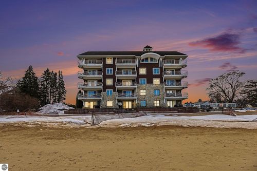 15-1941 N Us Highway 31 N, Traverse City, MI, 49686-4017 | Card Image