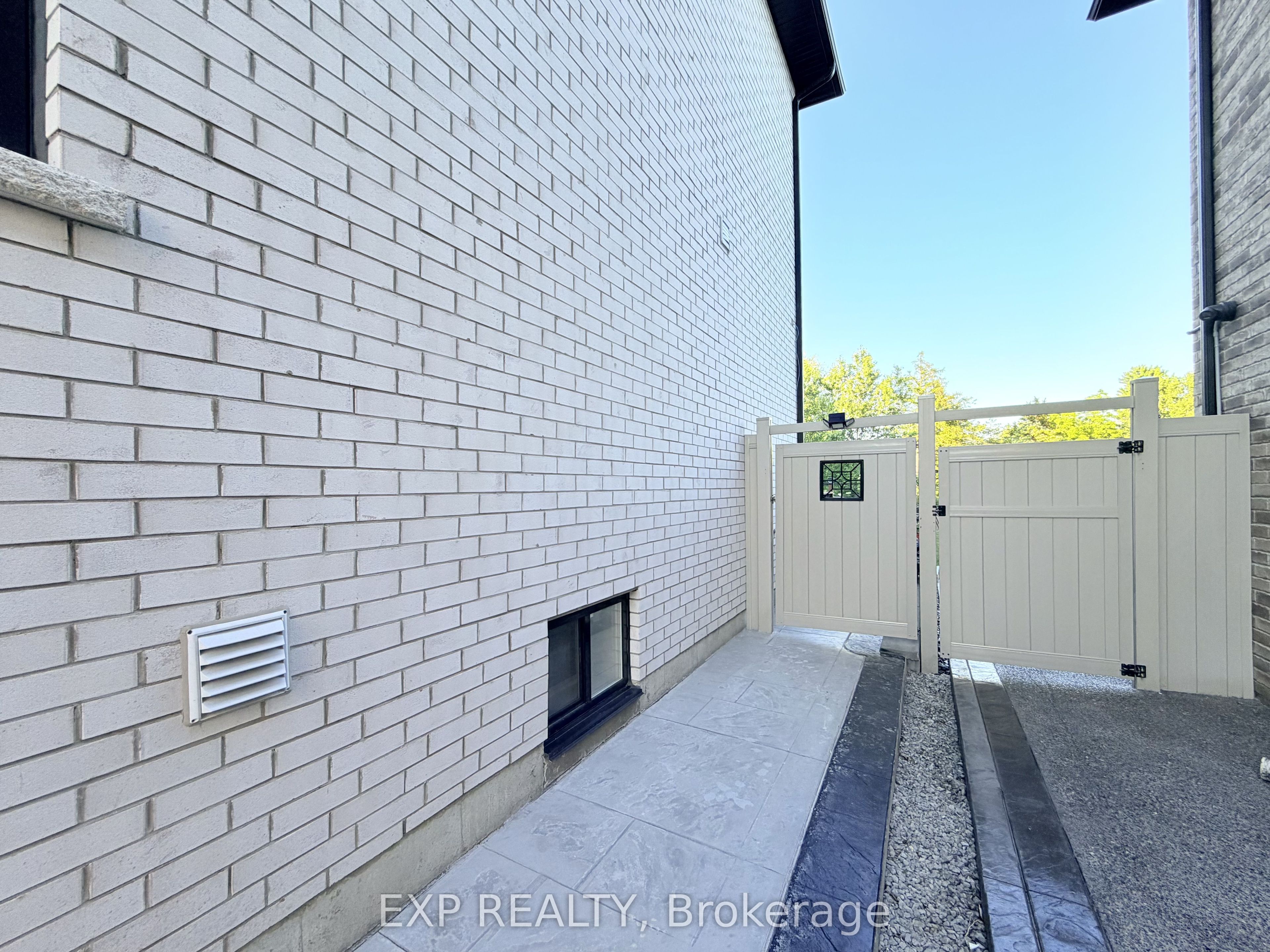 Residential Lease in Pickering 4