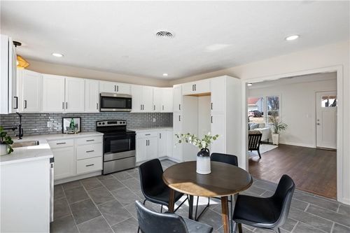 11 Brookside Dr, Paola, KS, 66071-1107 | Card Image