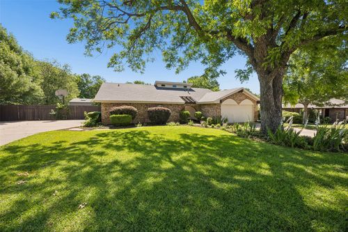 1203 Oakwood Trl, Southlake, TX, 76092-9233 | Card Image