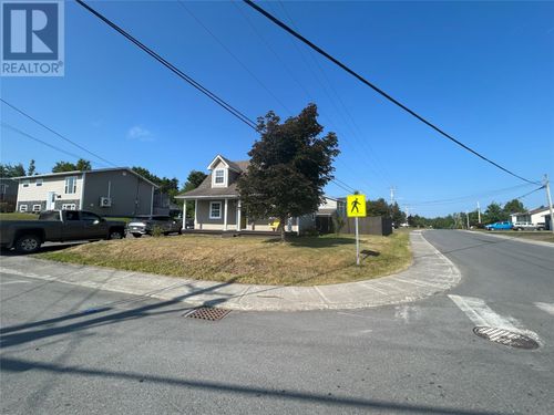 43 Whitmore St, Grand Falls-Windsor, NL, A2B1B9 | Card Image