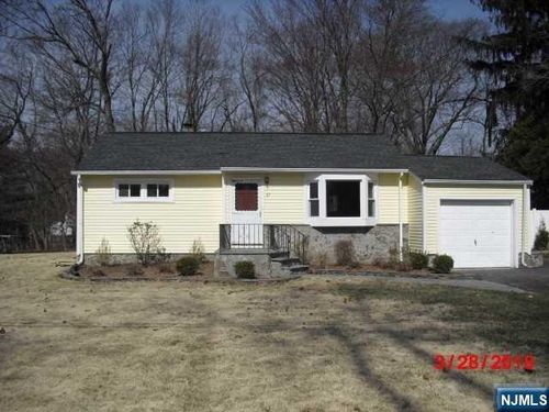 17 Amelia Dr, Old Tappan, NJ, 07675-6913 | Card Image