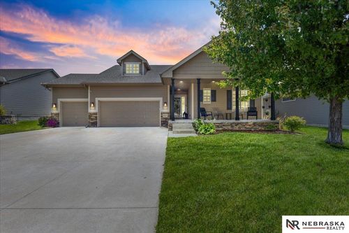 9221 Eagleton Ln, Lincoln, NE, 68505-1028 | Card Image