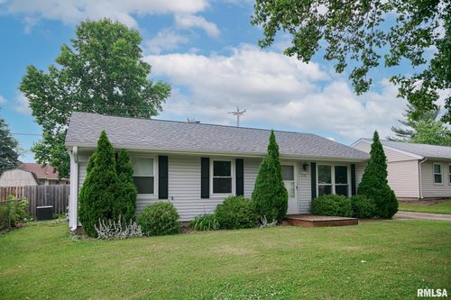219 N Linnhill Ln, Washington, IL, 61571-1951 | Card Image