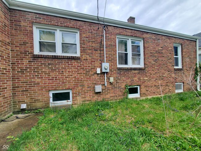 Back Exterior | Image 6