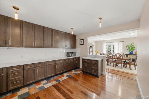 556 Lakes Rd, Monroe, NY, 10950-1070 | Card Image