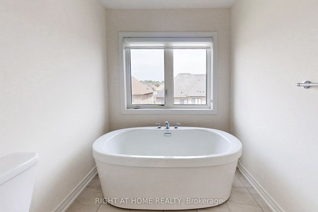 9 John Smith St, House attached with 5 bedrooms, 5 bathrooms and 3 parking in Holland Landing ON | Image 13