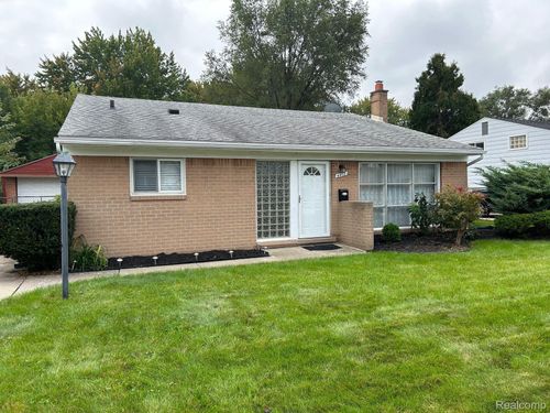 4472 Buchanan Ave, Warren, MI, 48092-1741 | Card Image