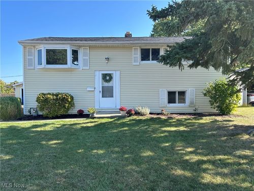 211 W Overlook Dr, Eastlake, OH, 44095-1127 | Card Image