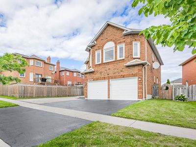 2197 Wildwood Cres, House other with 5 bedrooms, 5 bathrooms and 6 parking in Pickering ON | Image 2