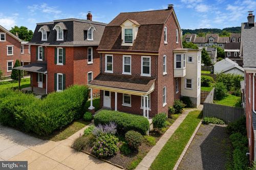 312 Washington Ave, DOWNINGTOWN, PA, 19335-2916 | Card Image