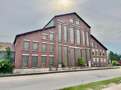 254 River St, Manistee, MI, 49660-1414 | Card Image