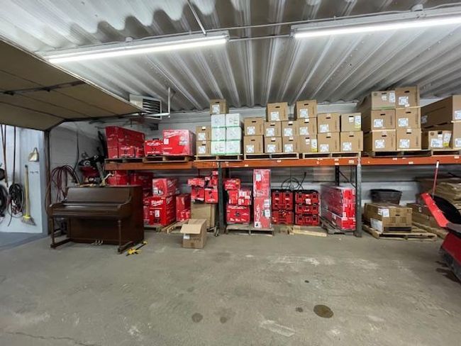 Back storage garage | Image 13
